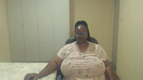 Snapshot of sweetnoziexxx chatting on January 2025 05:30:02 PM sweetnoziexxx online show from January 2025 05:30:02 PM