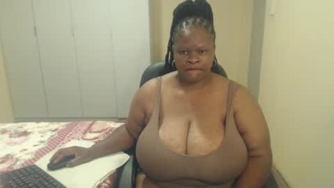Snapshot of sweetnoziexxx chatting on January 2025 12:56:01 PM sweetnoziexxx online show from January 2025 12:56:01 PM