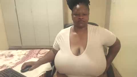 Snapshot of sweetnoziexxx chatting on January 2025 04:41:01 PM sweetnoziexxx online show from January 2025 04:41:01 PM