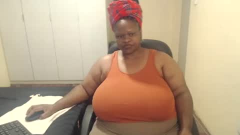 Snapshot of sweetnoziexxx chatting on February 2025 10:19:01 AM sweetnoziexxx online show from February 2025 10:19:01 AM