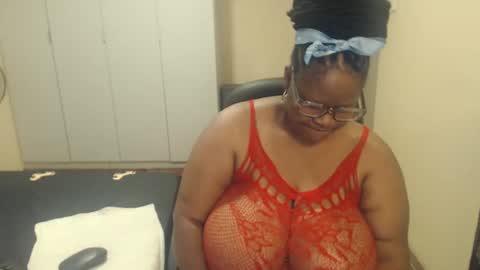 Snapshot of sweetnoziexxx chatting on February 2025 09:24:01 AM sweetnoziexxx online show from February 2025 09:24:01 AM