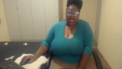 Snapshot of sweetnoziexxx chatting on February 2025 06:04:01 AM sweetnoziexxx online show from February 2025 06:04:01 AM