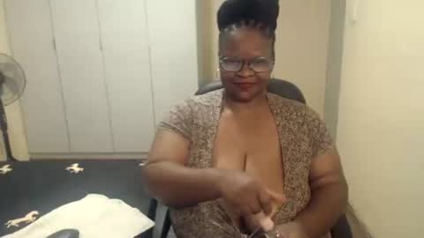 Snapshot of sweetnoziexxx chatting on February 2025 09:00:01 AM sweetnoziexxx online show from February 2025 09:00:01 AM