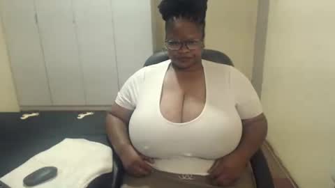 Snapshot of sweetnoziexxx chatting on February 2025 07:31:01 AM sweetnoziexxx online show from February 2025 07:31:01 AM