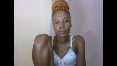 ESTHER online show from February 2026 02:04:02 AM