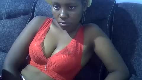 Snapshot of sweetqueen20 chatting on January 2026 02:50:02 AM queen online show from January 2026 02:50:02 AM