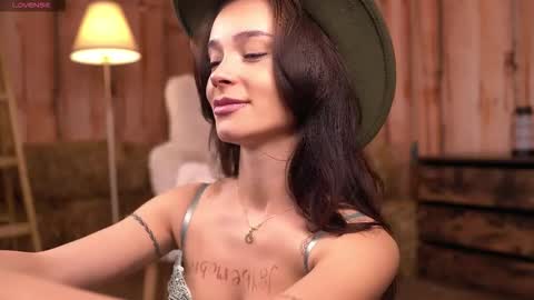 Snapshot of sweetrossie chatting on February 2026 04:28:02 AM Rose online show from February 2026 04:28:02 AM