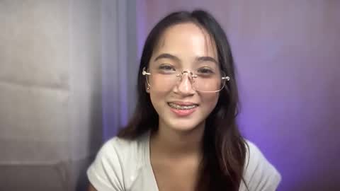 Mia online show from November 2025 03:24:02 PM