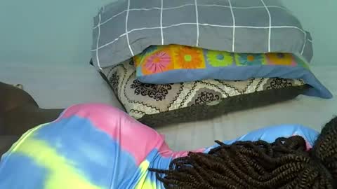 sweetsoul2 online show from October 2025 12:00:02 AM