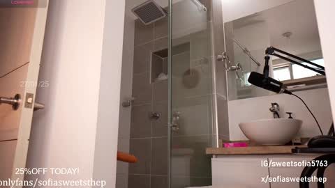 Snapshot of sweetsthep22 chatting on January 2025 03:50:01 PM Sofia online show from January 2025 03:50:01 PM