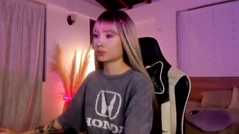 Cat independent model  online show from February 2025 07:01:01 AM