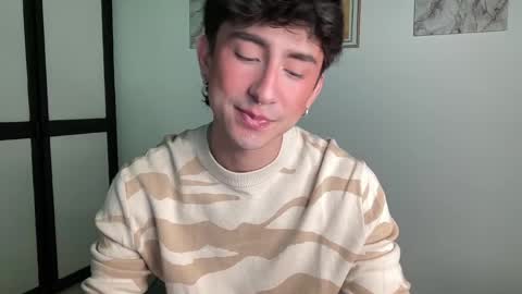 Snapshot of sweettaaron chatting on May 2026 01:11:02 AM Andy online show from May 2026 01:11:02 AM