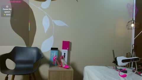 Snapshot of sweettscarlet chatting on November 2025 11:43:02 AM Scarlet online show from November 2025 11:43:02 AM