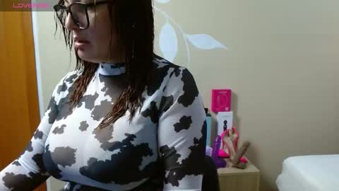 Snapshot of sweettscarlet chatting on November 2025 12:41:02 PM Scarlet online show from November 2025 12:41:02 PM