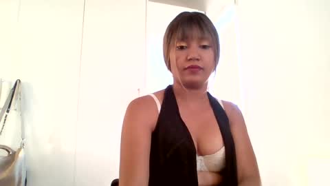 Snapshot of sweetwhisper4u chatting on June 2026 05:17:01 AM katie online show from June 2026 05:17:01 AM