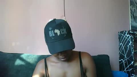 Snapshot of sweetwipe_africana14 chatting on January 2026 02:21:01 PM Essy online show from January 2026 02:21:01 PM