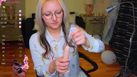 Hot Candy online show from November 2025 11:30:01 AM