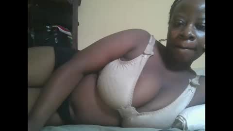 Snapshot of sweetyass25 chatting on December 2025 05:24:02 AM sweetyass25 online show from December 2025 05:24:02 AM