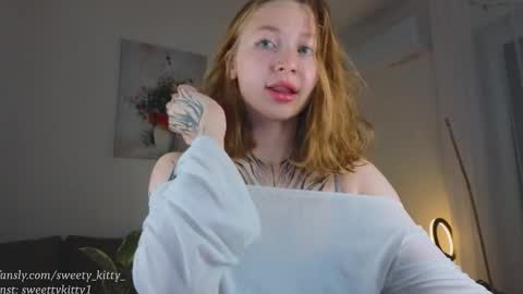 Snapshot of sweetykitty_x chatting on November 2025 03:27:01 PM Jenny give it a sub online show from November 2025 03:27:01 PM