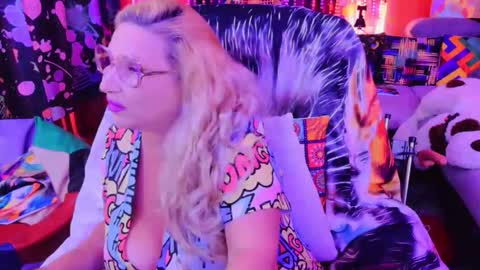 Lisa online show from September 2025 03:28:02 PM