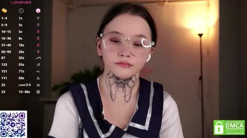 Astrid online show from November 2025 07:02:01 PM