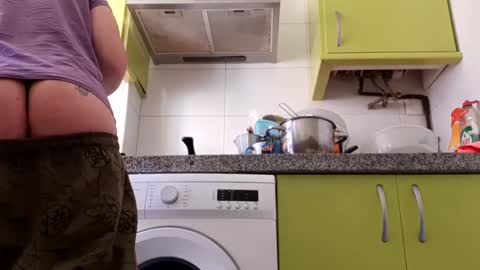 Snapshot of sweetywhity2 chatting on January 2025 03:14:02 PM Silvia online show from January 2025 03:14:02 PM