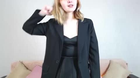 Stacy online show from December 2025 02:00:02 PM