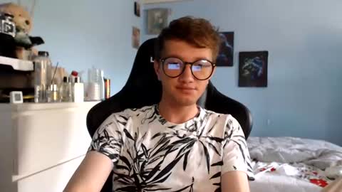 Snapshot of swetieeecharm chatting on June 2026 08:33:02 AM Cat online show from June 2026 08:33:02 AM