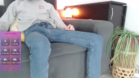 SwetLittleBoy4u online show from December 2024 12:55:02 PM