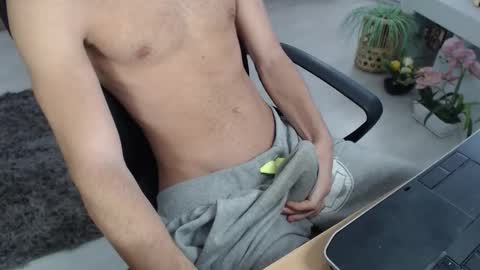 SwetLittleBoy4u online show from September 2025 09:22:01 AM