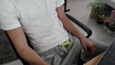 SwetLittleBoy4u online show from September 2025 09:46:01 AM