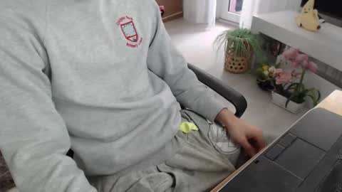 SwetLittleBoy4u online show from September 2025 09:14:02 AM