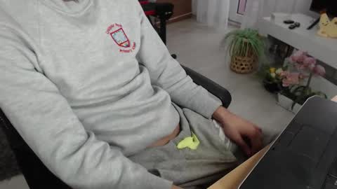 SwetLittleBoy4u online show from October 2025 08:44:01 AM