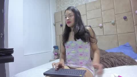 Violeta  online show from November 2025 09:08:01 PM