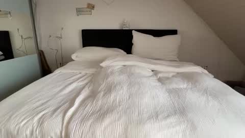 Snapshot of swizzmen1984 chatting on October 2025 11:30:02 AM Luca and Kira online show from October 2025 11:30:02 AM