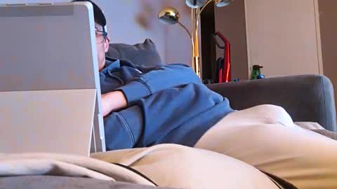 swontguy2025 online show from March 2026 06:28:02 AM