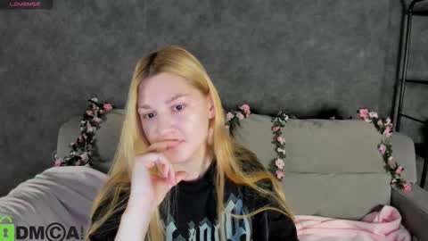 Sylvia online show from November 2025 01:04:02 AM