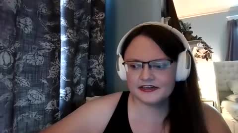 Snapshot of sylviexxxfun chatting on June 2026 10:10:01 PM sylviexxxfun online show from June 2026 10:10:01 PM