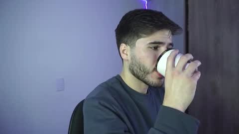 Snapshot of t0ny_wylie chatting on December 2024 08:07:02 AM t0ny_wylie online show from December 2024 08:07:02 AM