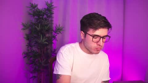 Snapshot of t0ny_wylie chatting on November 2025 10:48:02 AM t0ny_wylie online show from November 2025 10:48:02 AM