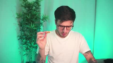 Snapshot of t0ny_wylie chatting on November 2025 10:12:02 AM t0ny_wylie online show from November 2025 10:12:02 AM