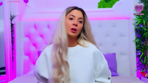 Arianna online show from December 2025 02:35:02 PM