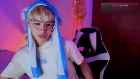 Snapshot of taichi_bluy chatting on December 2025 07:03:01 AM taichi online show from December 2025 07:03:01 AM