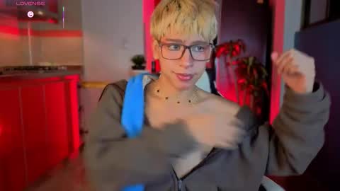 Snapshot of taichi_bluy chatting on January 2026 05:00:02 AM taichi online show from January 2026 05:00:02 AM