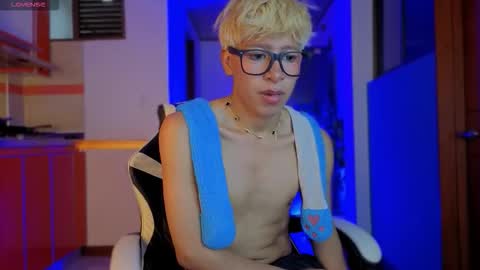 Snapshot of taichi_bluy chatting on February 2026 12:09:01 AM taichi online show from February 2026 12:09:01 AM