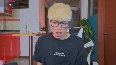 Snapshot of taichi_bluy chatting on February 2026 03:20:01 PM taichi online show from February 2026 03:20:01 PM