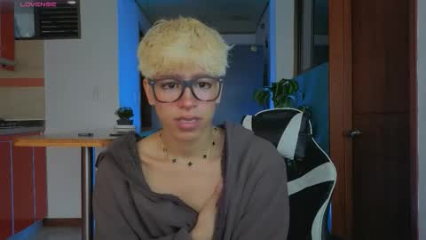 Snapshot of taichi_bluy chatting on February 2026 09:00:02 PM taichi online show from February 2026 09:00:02 PM