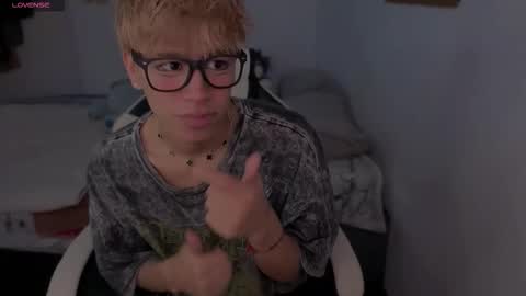 Snapshot of taichi_bluy chatting on March 2026 05:41:01 PM taichi online show from March 2026 05:41:01 PM