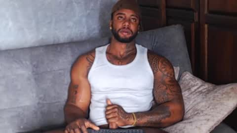 Tairon Tucke online show from January 2025 01:14:01 PM