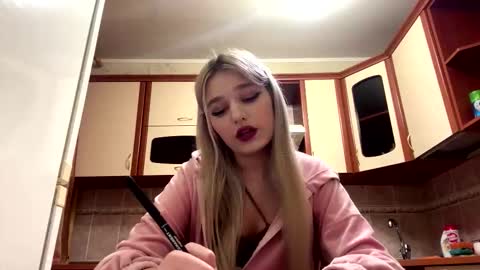 Mia online show from February 2026 03:41:02 PM